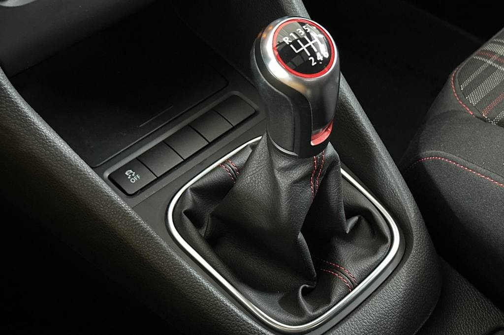 Thumbnail: 2011 Volkswagen Golf - 13