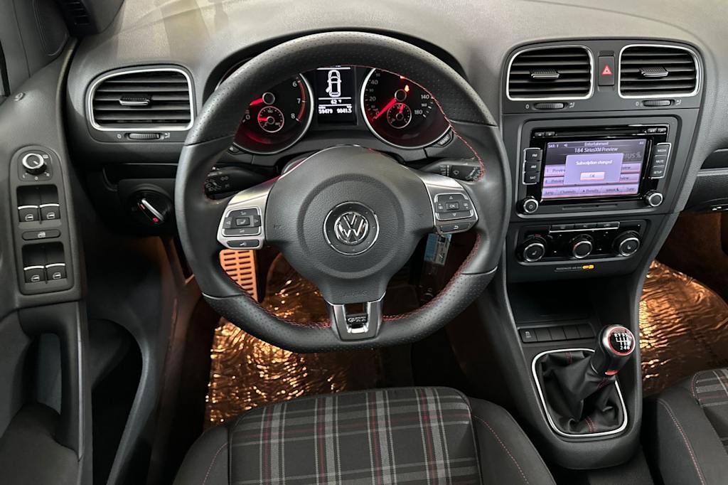Thumbnail: 2011 Volkswagen Golf - 10