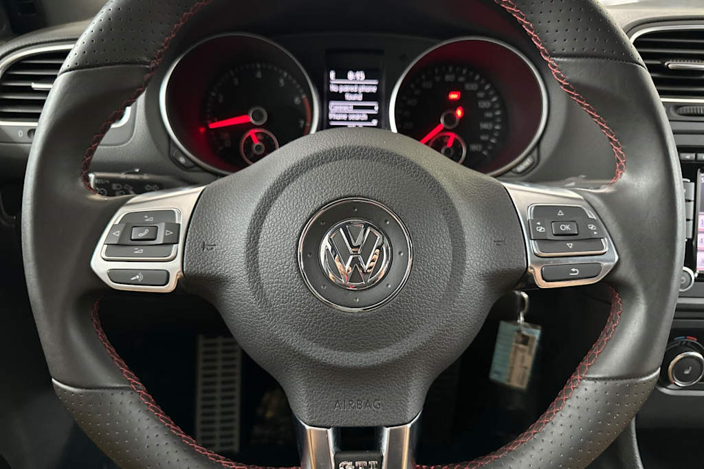 Thumbnail: 2011 Volkswagen Golf - 24