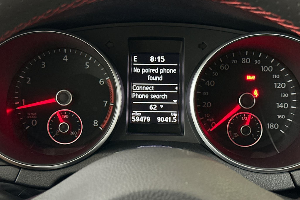 Thumbnail: 2011 Volkswagen Golf - 14