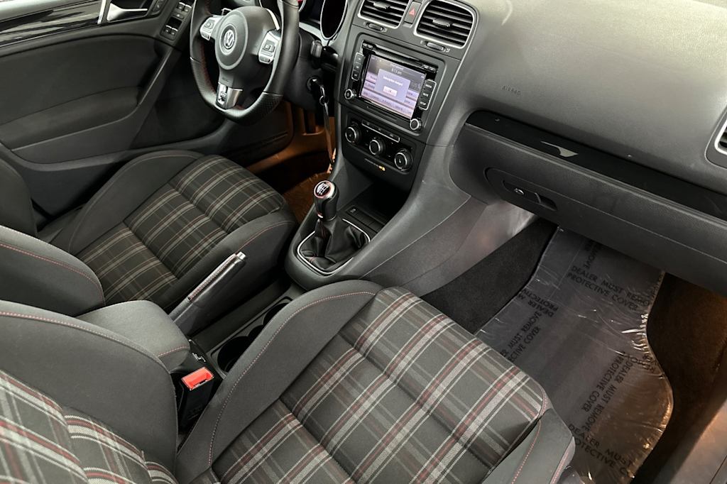 Thumbnail: 2011 Volkswagen Golf - 11