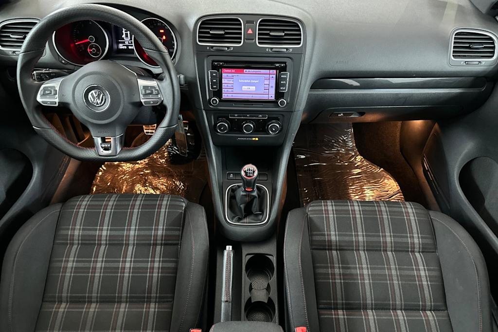 Thumbnail: 2011 Volkswagen Golf - 2