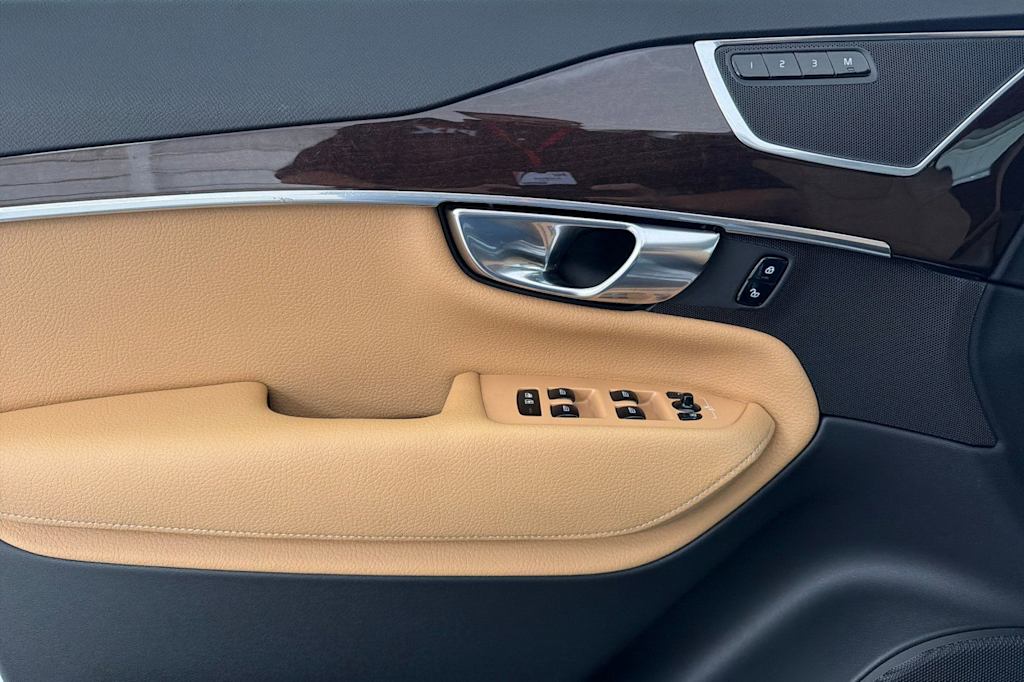 Thumbnail: 2019 Volvo XC90 - 21