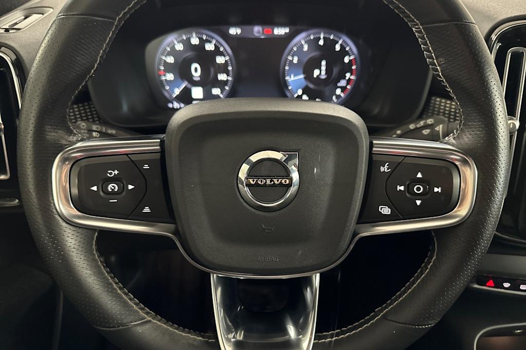 Thumbnail: 2021 Volvo XC40 - 27