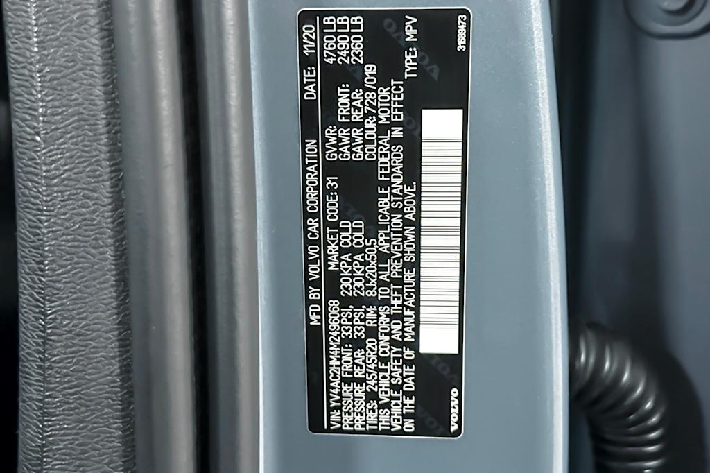 Thumbnail: 2021 Volvo XC40 - 17