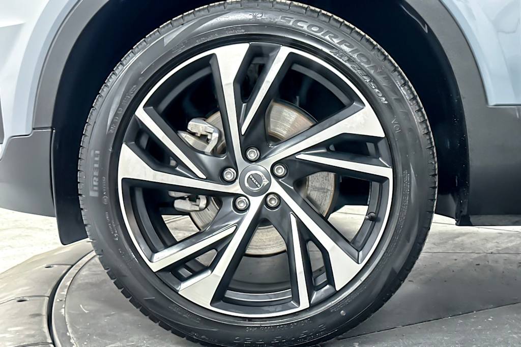 Thumbnail: 2021 Volvo XC40 - 8