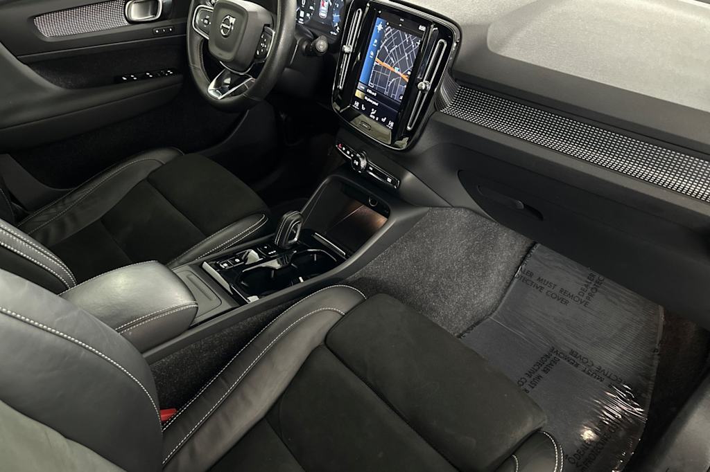 Thumbnail: 2021 Volvo XC40 - 12