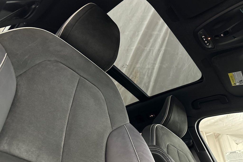 Thumbnail: 2021 Volvo XC40 - 23