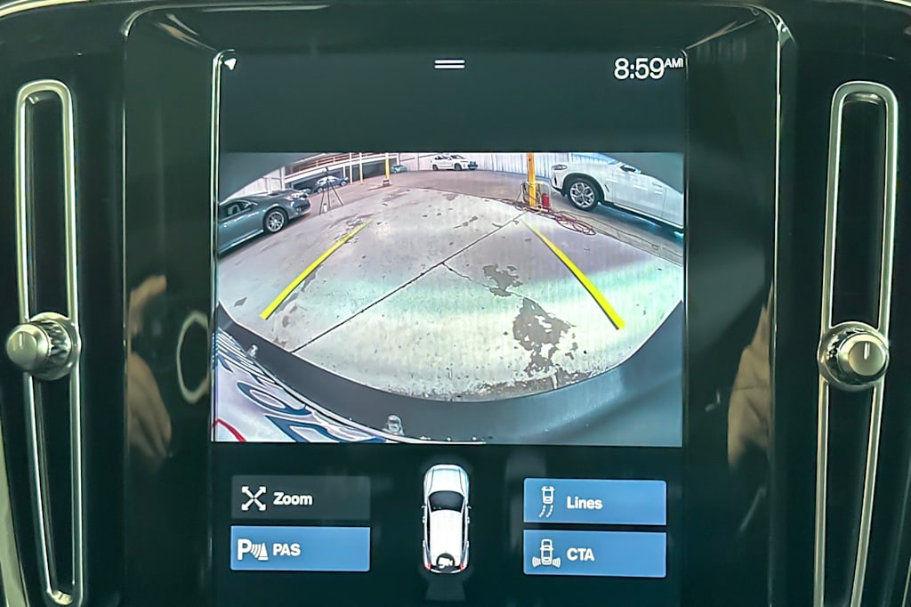 Thumbnail: 2021 Volvo XC40 - 13