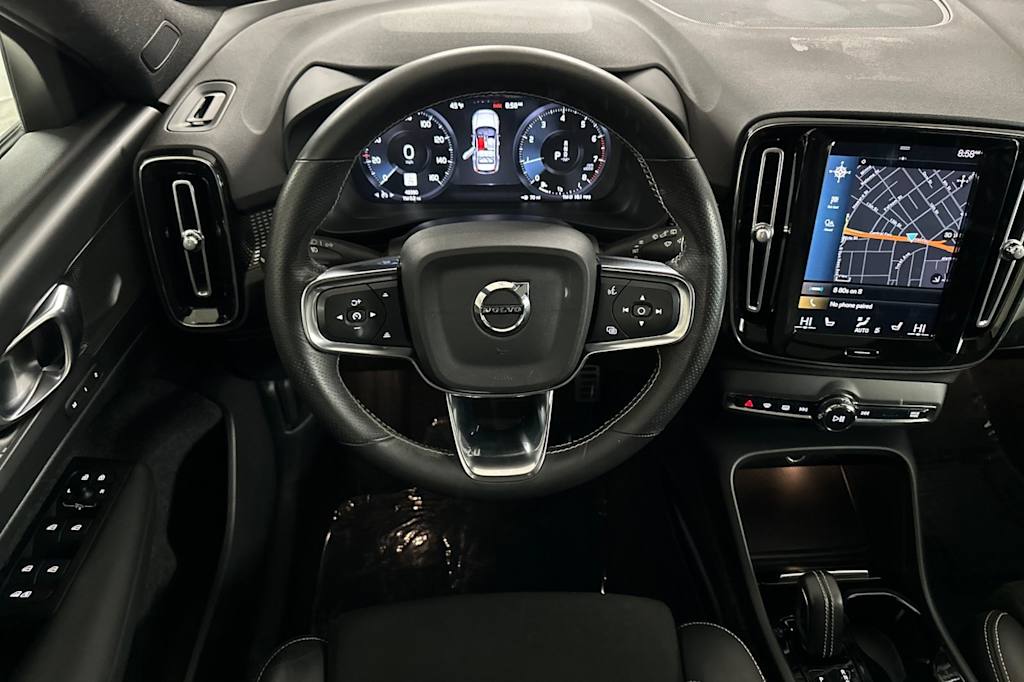 Thumbnail: 2021 Volvo XC40 - 11