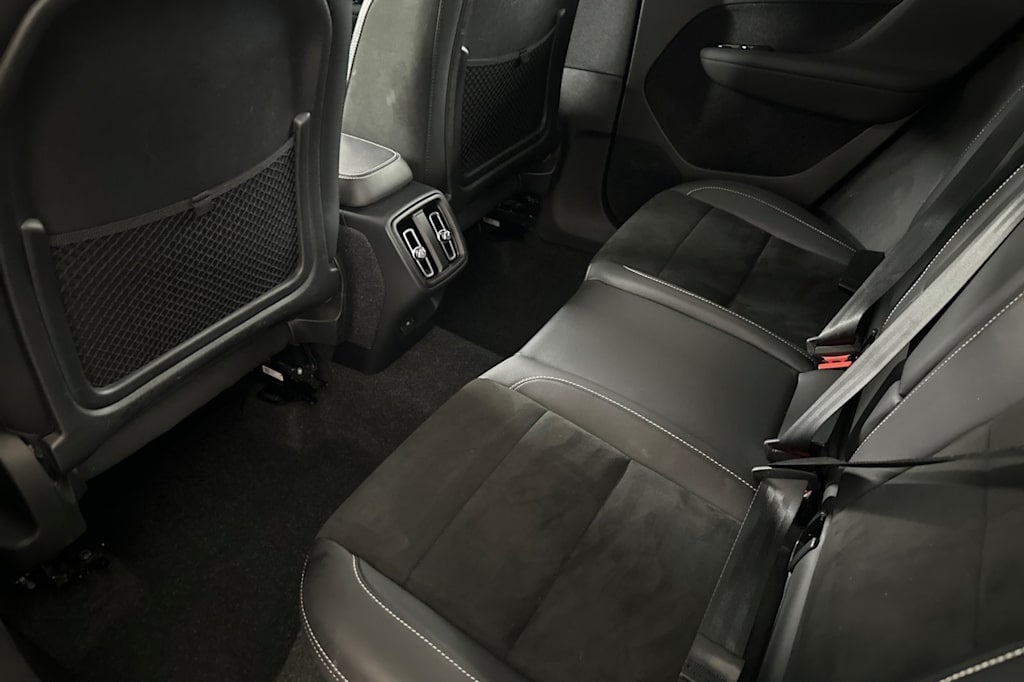 Thumbnail: 2021 Volvo XC40 - 10