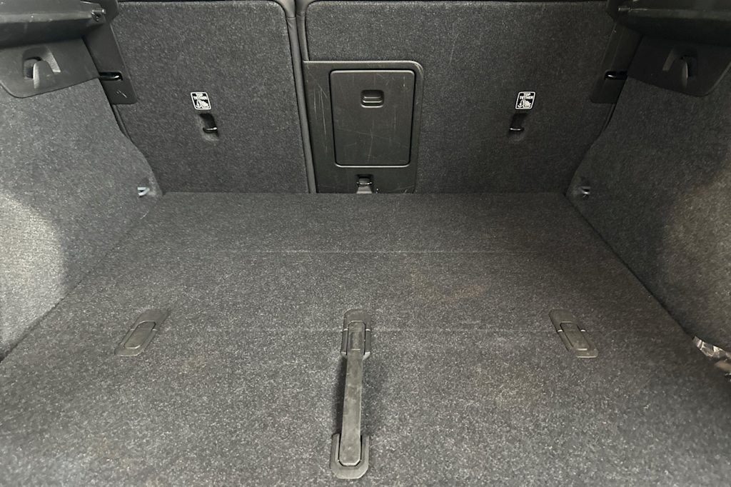 Thumbnail: 2021 Volvo XC40 - 16