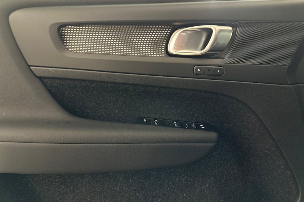 Thumbnail: 2021 Volvo XC40 - 21