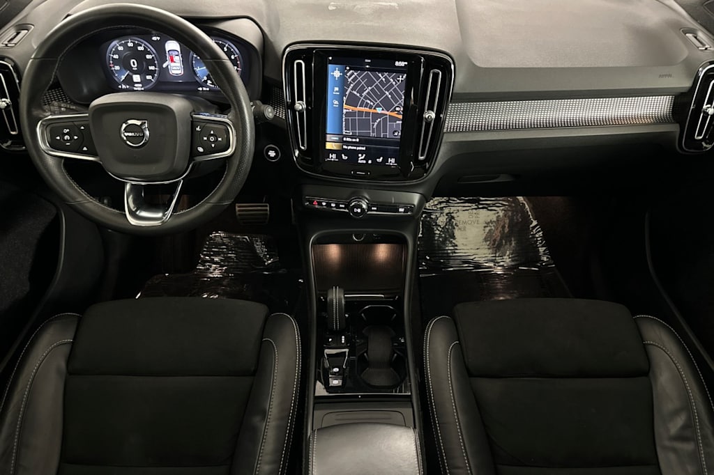 Thumbnail: 2021 Volvo XC40 - 2