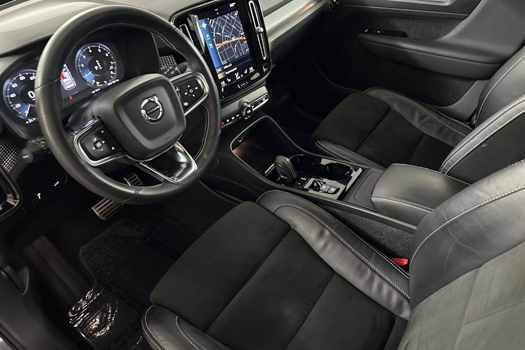 Thumbnail: 2021 Volvo XC40 - 9