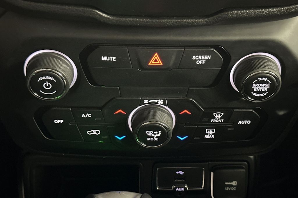 Thumbnail: 2020 Jeep Renegade - 23