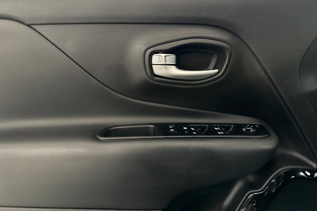 Thumbnail: 2020 Jeep Renegade - 20