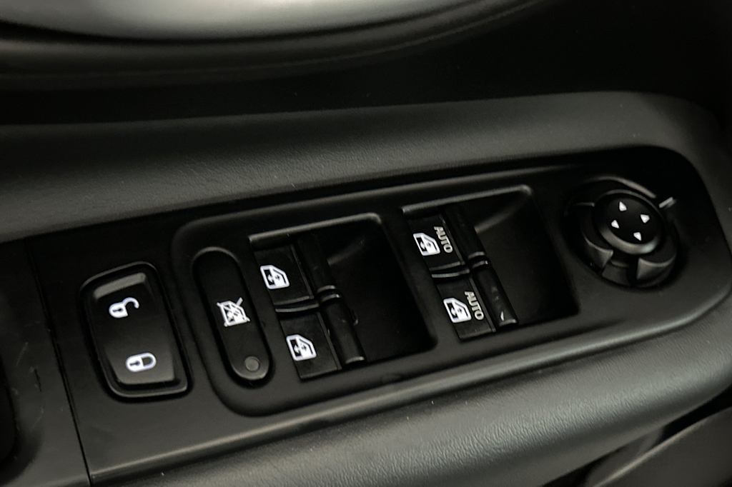 Thumbnail: 2020 Jeep Renegade - 21