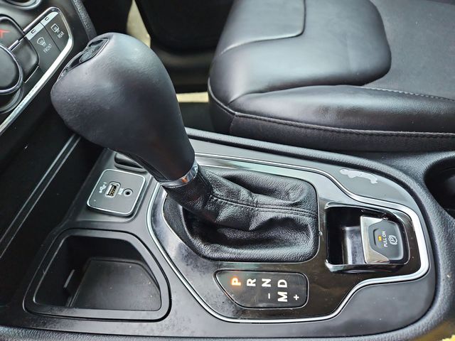 Thumbnail: 2020 Jeep Cherokee - 15