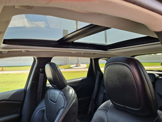 Thumbnail: 2019 Jeep Cherokee - 25