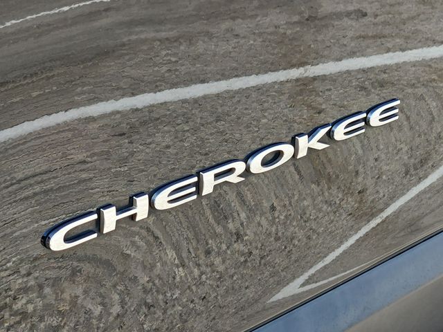 Thumbnail: 2019 Jeep Cherokee - 6