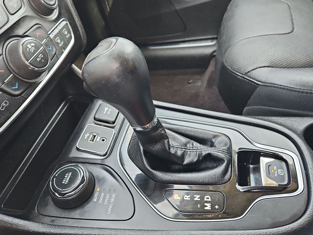 Thumbnail: 2019 Jeep Cherokee - 15