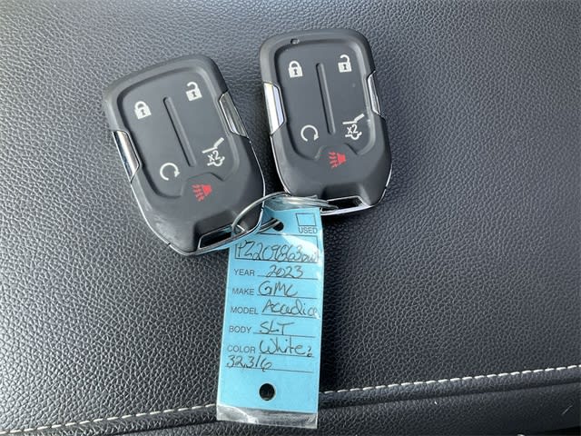 Thumbnail: 2023 GMC Acadia - 14