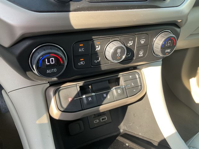 Thumbnail: 2023 GMC Acadia - 26