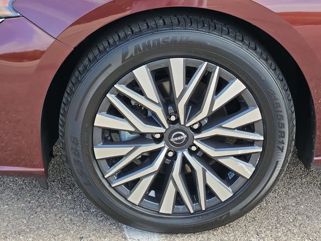 Thumbnail: 2024 Nissan Altima - 5