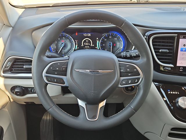 Thumbnail: 2023 Chrysler Pacifica - 14