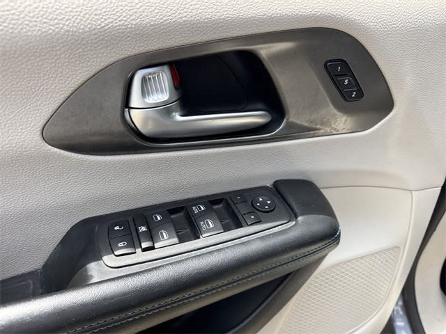 Thumbnail: 2021 Chrysler Pacifica - 22