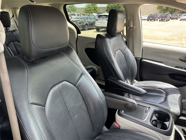 Thumbnail: 2021 Chrysler Pacifica - 24