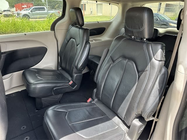 Thumbnail: 2021 Chrysler Pacifica - 23