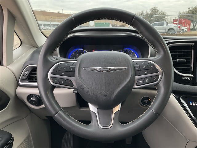 2022 Chrysler Pacifica Touring L 11