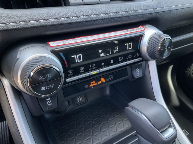 Thumbnail: 2025 Toyota RAV4 - 29