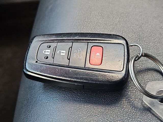 Thumbnail: 2021 Toyota RAV4 - 17