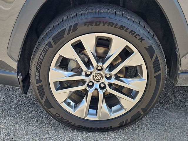 Thumbnail: 2021 Toyota RAV4 - 7