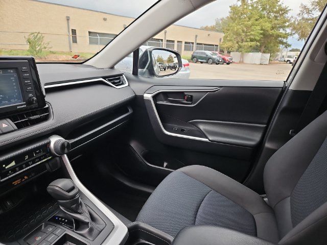 Thumbnail: 2020 Toyota RAV4 - 25