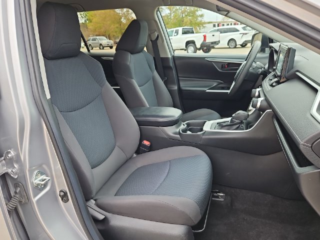 Thumbnail: 2020 Toyota RAV4 - 11