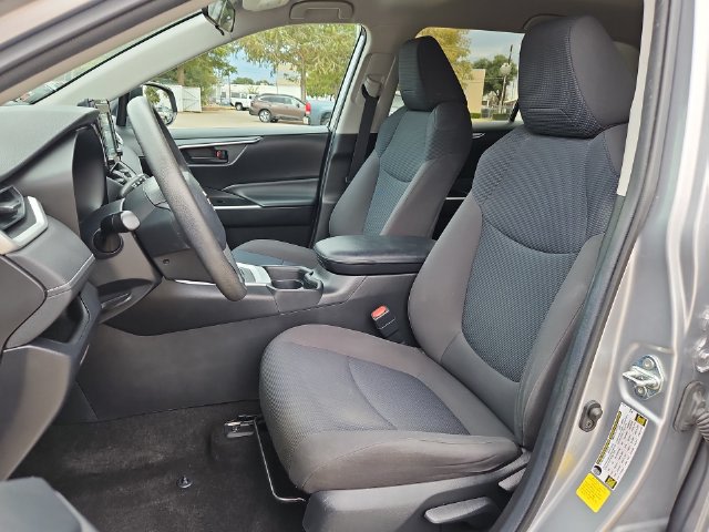 Thumbnail: 2020 Toyota RAV4 - 10