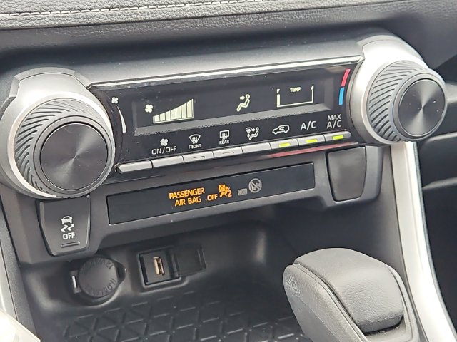 Thumbnail: 2020 Toyota RAV4 - 34