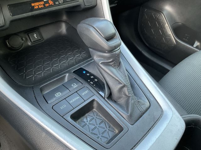 Thumbnail: 2022 Toyota RAV4 - 13