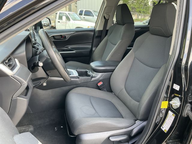 Thumbnail: 2022 Toyota RAV4 - 8