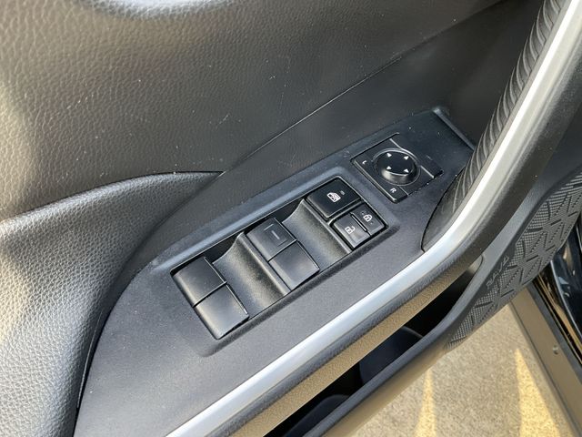 Thumbnail: 2022 Toyota RAV4 - 22