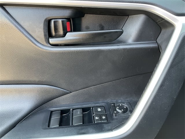 Thumbnail: 2021 Toyota RAV4 - 23