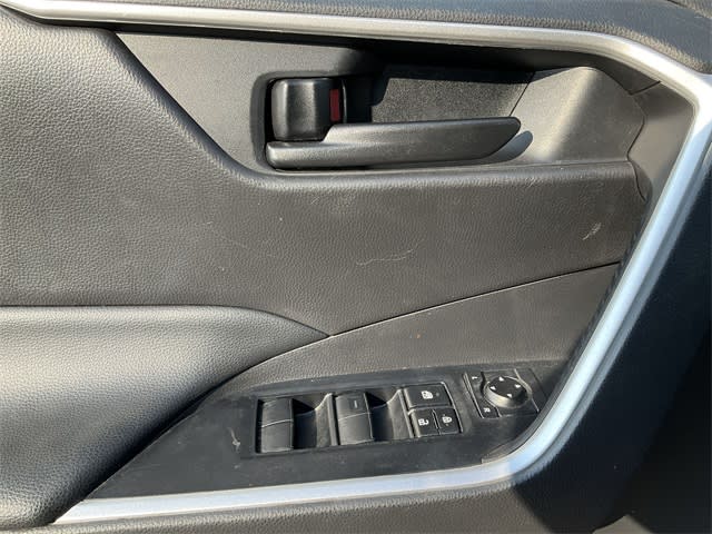 Thumbnail: 2022 Toyota RAV4 - 23