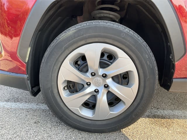 Thumbnail: 2022 Toyota RAV4 - 6