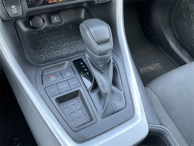 Thumbnail: 2022 Toyota RAV4 - 12