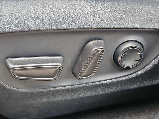 Thumbnail: 2019 Toyota RAV4 - 24