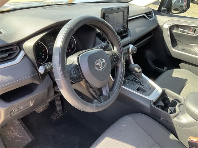 2021 Toyota RAV4 XLE 2